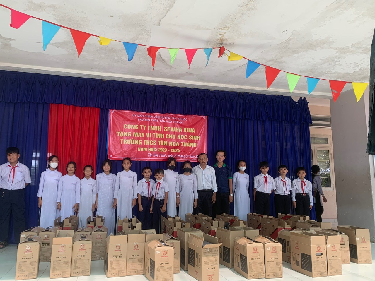 Sewha Vina Company donated computers to students at Tan Hoa Thanh Secondary School- Sustainability Activities ESG 2024